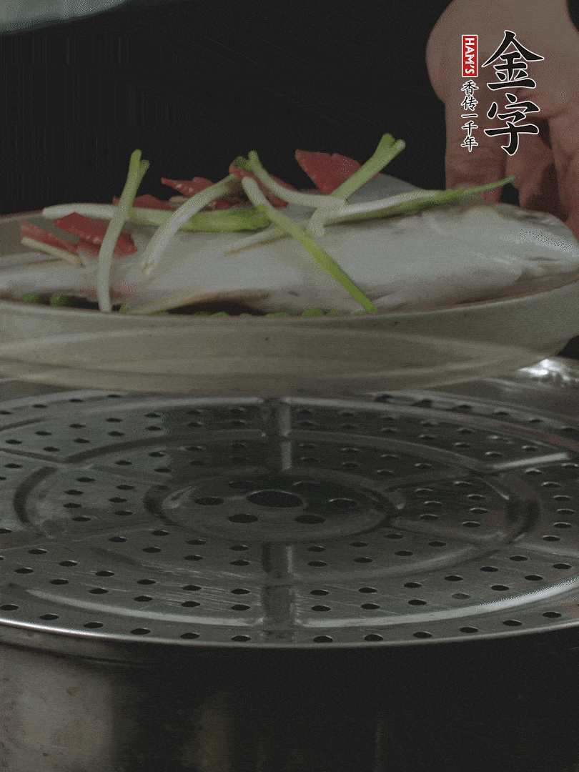 水开后，大火上锅蒸8～10分钟。