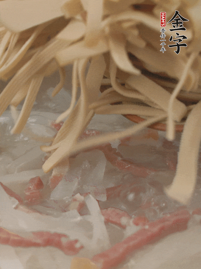 再放千张丝，炖2-3分钟。