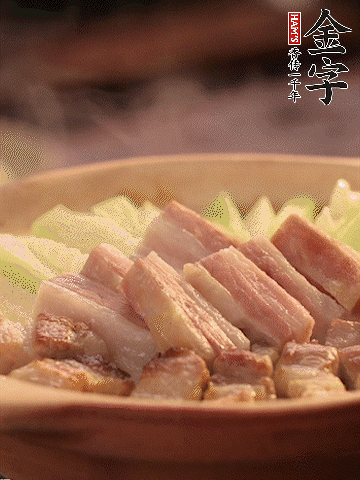 凯发k8国际首页淡咸肉切条，焯水备用。