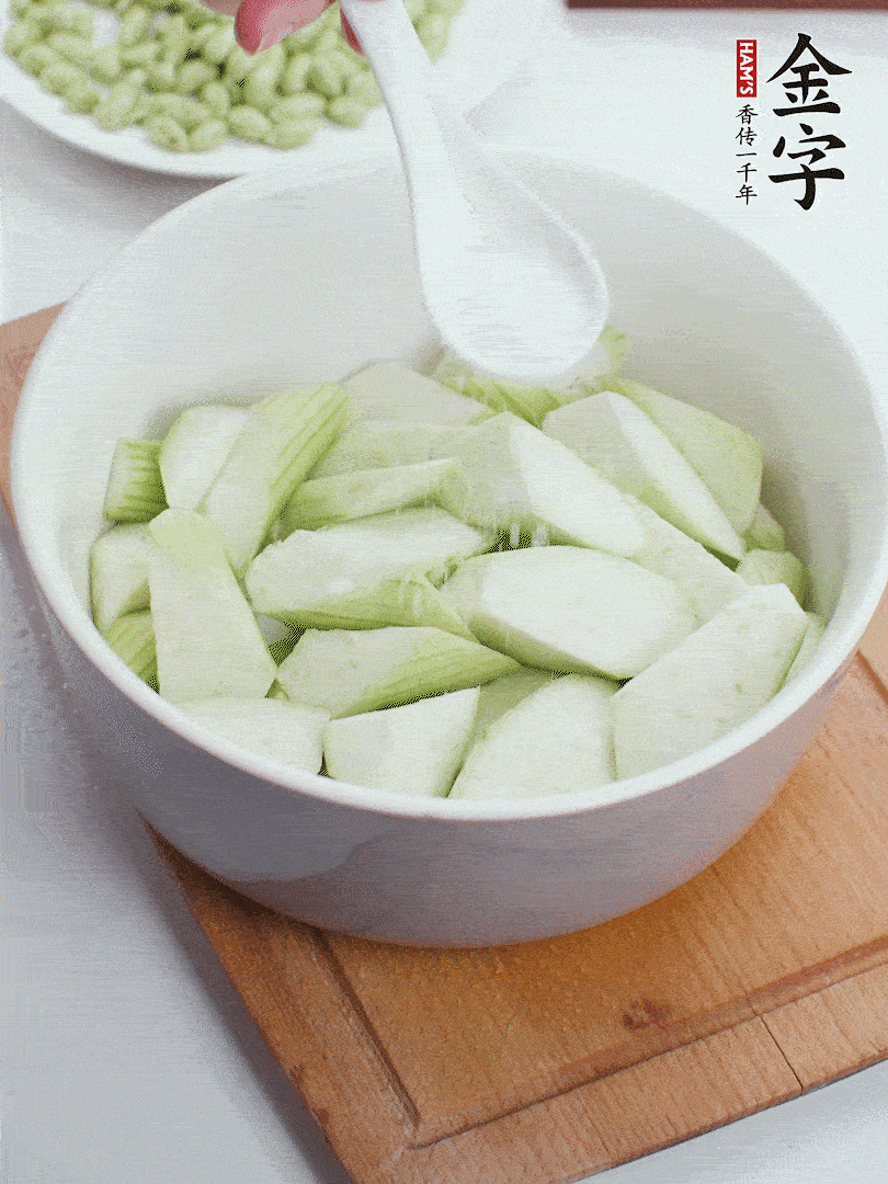 水中加1勺盐浸泡，防止变黑。