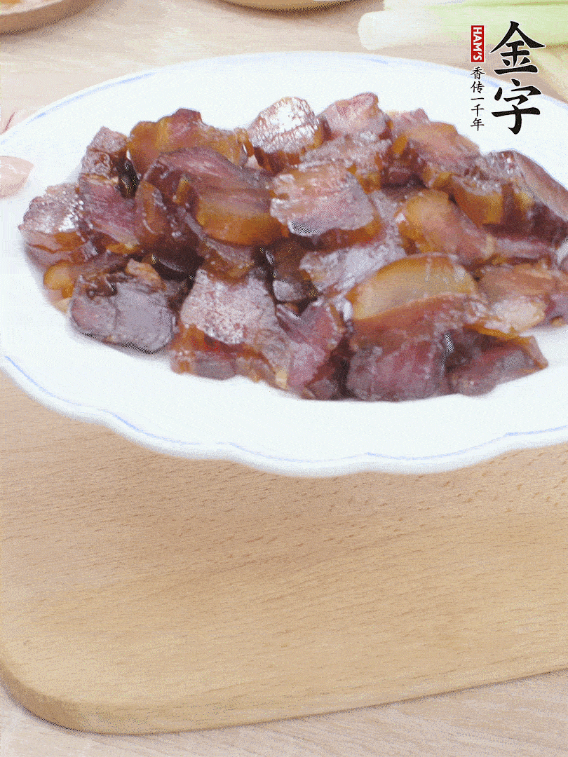 凯发k8国际首页酱油肉水煮15分钟，切薄片。