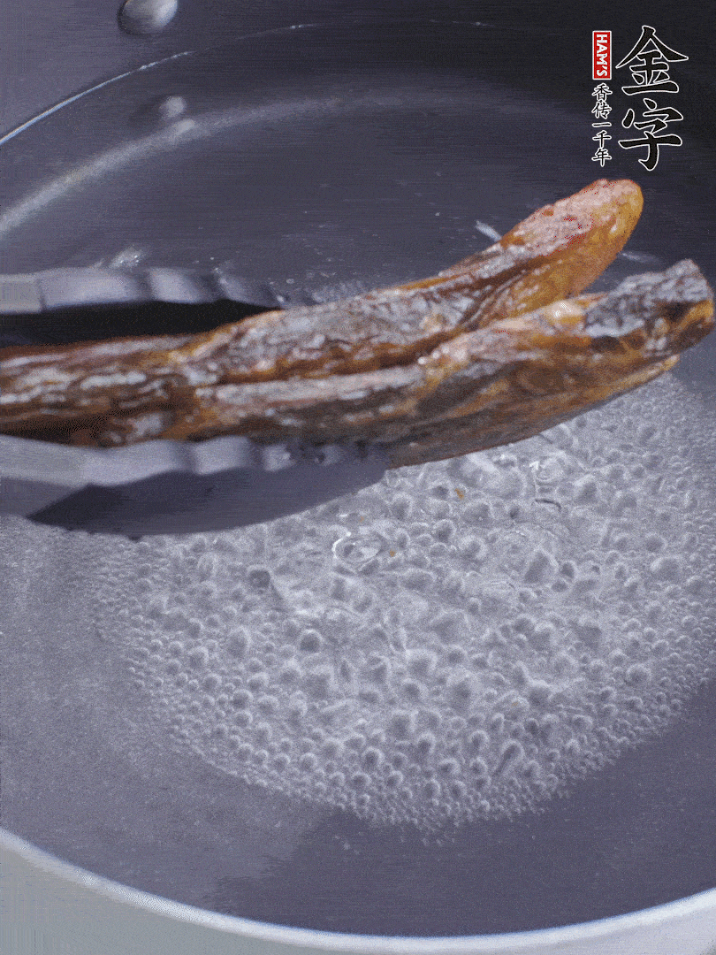 凯发k8国际首页酱油肉水煮15分钟，切薄片。