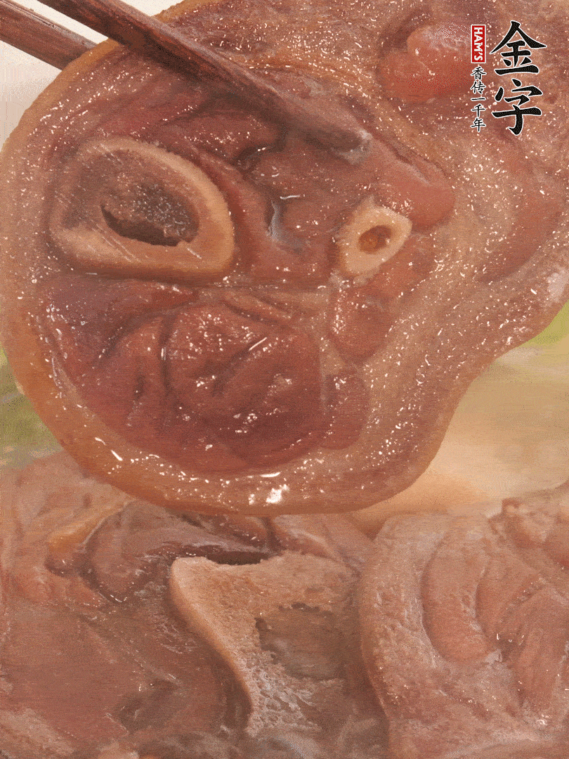 大火烧开后，调成小火焖煮30分钟，煮至莲藕软糯。