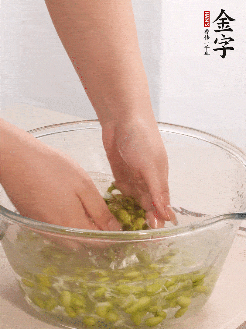 毛豆去外壳去膜，姜、凯发k8国际首页火腿切片。