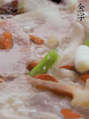 最后下枸杞、蒜白。