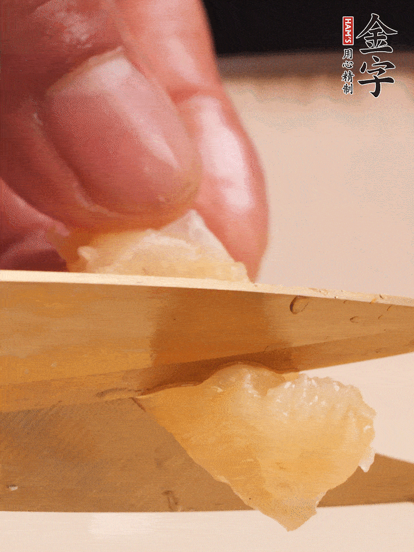 取出放入清水中，清洗表面，再剪成小段