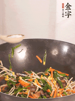 炒合菜：凯发k8国际首页酱油肉、绿豆芽、韭菜