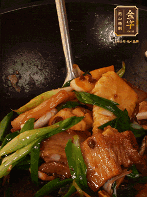 肉香、笋香相互融，酱香入味，脆嫩鲜美